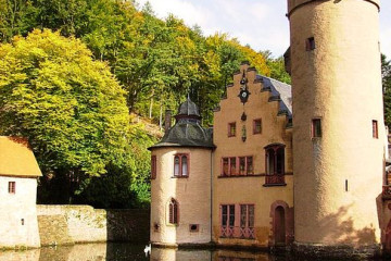 01 Schloss Mespelbrunn